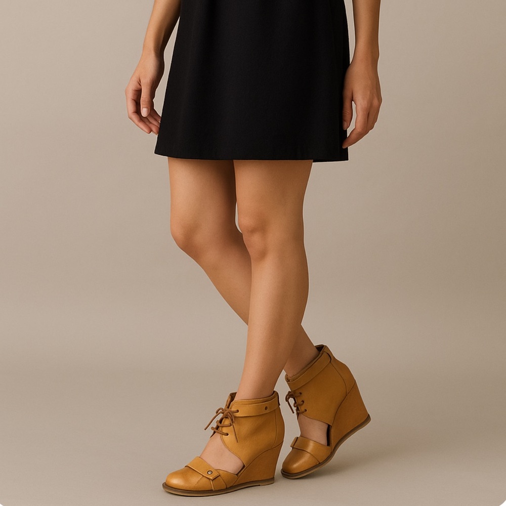 Lucky Penny Tan Leather Lace-Up Cutout Wedge Ankle Shooties Size 39 New Anthro